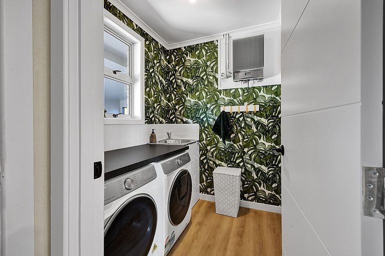 Photo of property in 12 Green Lane, Hawera, 4610