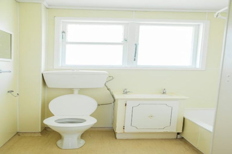 Photo of property in 35 Hillary Crescent, Belmont, Auckland, 0622