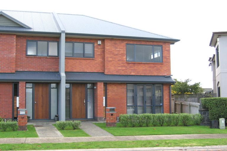 Photo of property in 6c Tuscany Way, Te Atatu Peninsula, Auckland, 0610