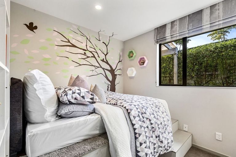 Photo of property in 33 Kilkelly Avenue, Pinehill, Auckland, 0632