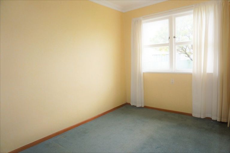 Photo of property in 32 Queenwood Road, Levin, 5510