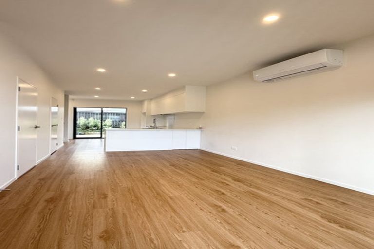 Photo of property in 12d Woodhouse Place, West Harbour, Auckland, 0618