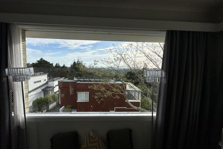Photo of property in 1/177 Glenfield Road, Hillcrest, Auckland, 0627