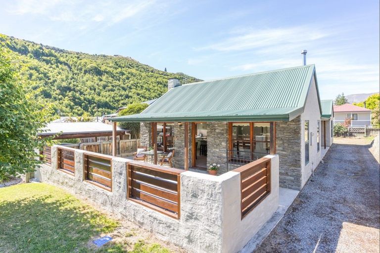 Photo of property in 24 Cornwall Street, Arrowtown, 9302