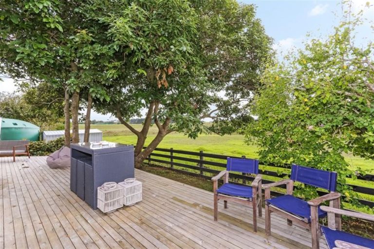 Photo of property in 104 Kaihau Road, Karioitahi, Waiuku, 2683