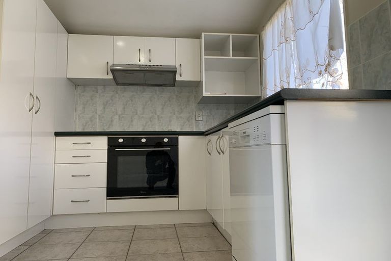 Photo of property in 12 Piper Place, Goodwood Heights, Auckland, 2105