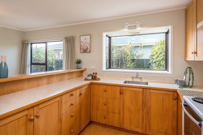 Photo of property in 115 Seaview Road, Paraparaumu Beach, Paraparaumu, 5032