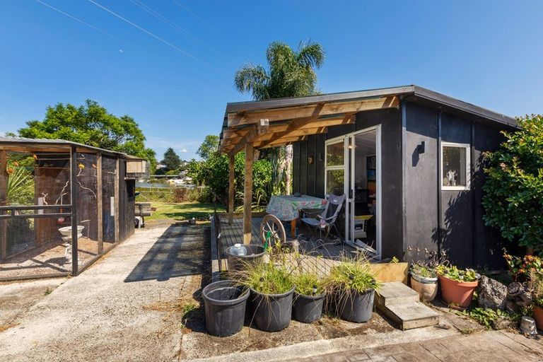 Photo of property in 44 Cobham Crescent, Kelston, Auckland, 0602