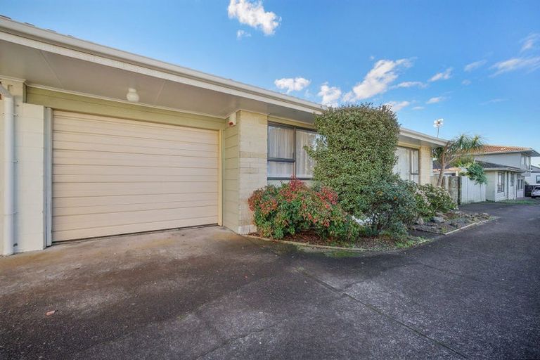 Photo of property in 2/13 Northall Road, New Lynn, Auckland, 0600