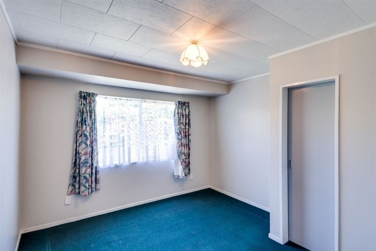 Photo of property in 12 Ted Harpur Place, Onekawa, Napier, 4110