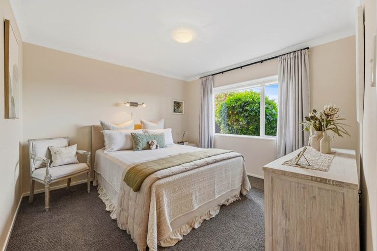 Photo of property in 3 Pounamu Place, Shelly Park, Auckland, 2014