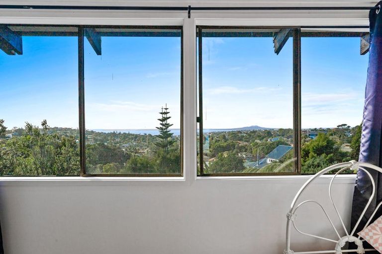 Photo of property in 1/813 East Coast Road, Northcross, Auckland, 0630