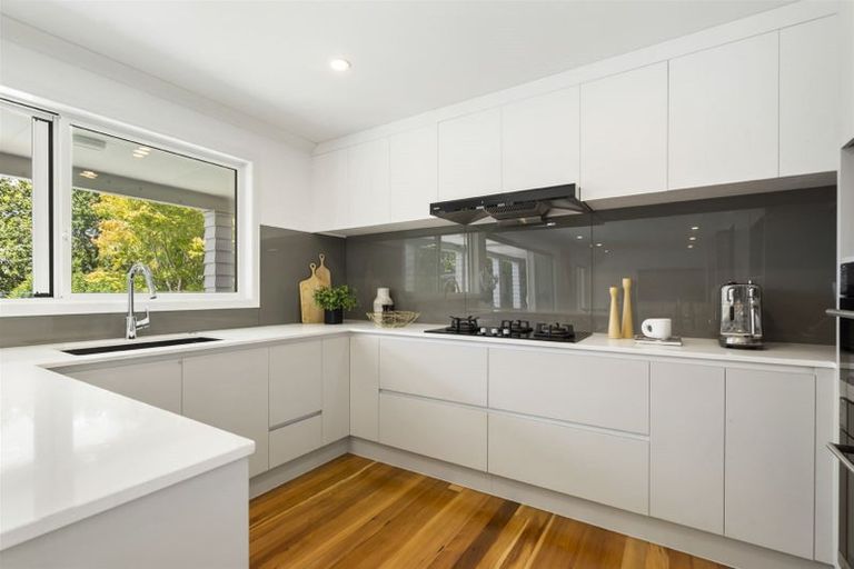 Photo of property in 8 Sandford Street, Campbells Bay, Auckland, 0630
