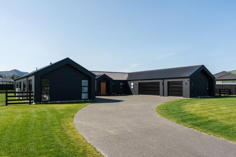 Photo of property in 12 Kahikatea Drive, Kinloch, Taupo, 3377