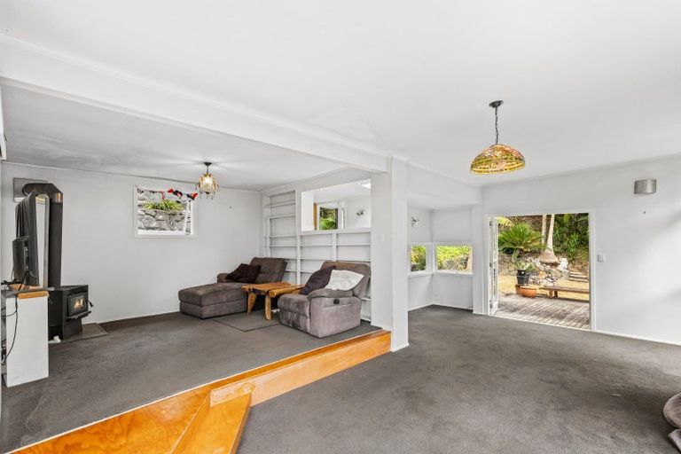 Photo of property in 2a Opou Road, Titirangi, Auckland, 0604