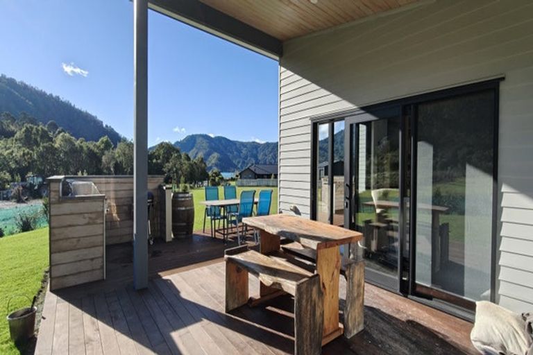 Photo of property in 118 Renata Road, Okiwi Bay, 7193