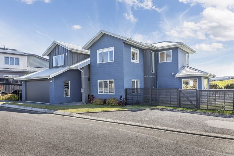 Photo of property in 60 Saint Ives Drive, Camborne, Porirua, 5026