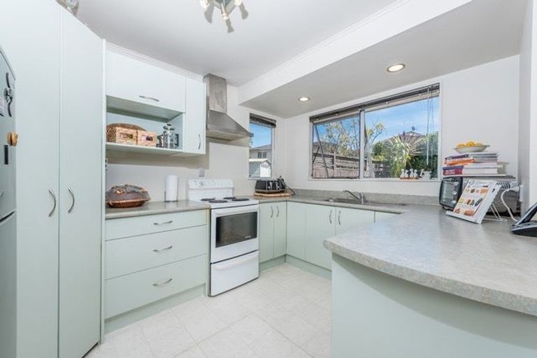 Photo of property in 10 Albemarle Place, Massey, Auckland, 0614