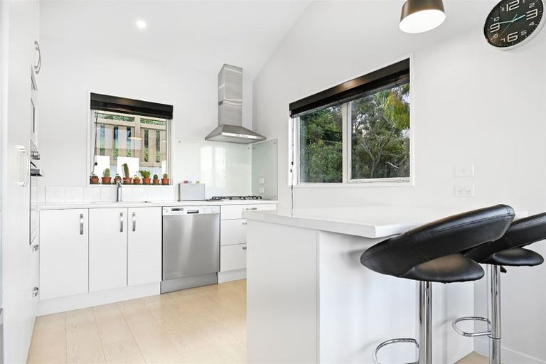 Photo of property in 4f Harmans Road, Lyttelton, 8082