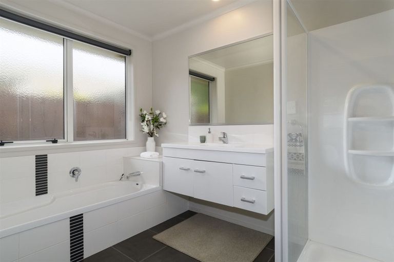 Photo of property in 3 Barometer Way, Pyes Pa, Tauranga, 3112