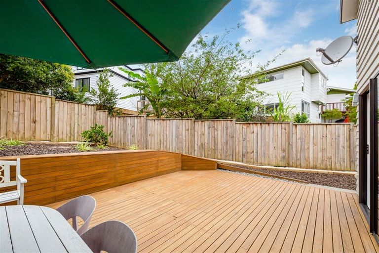 Photo of property in 7d Kerria Place, Sunnynook, Auckland, 0620