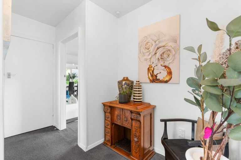 Photo of property in 21 Greendale Avenue, Avonhead, Christchurch, 8042