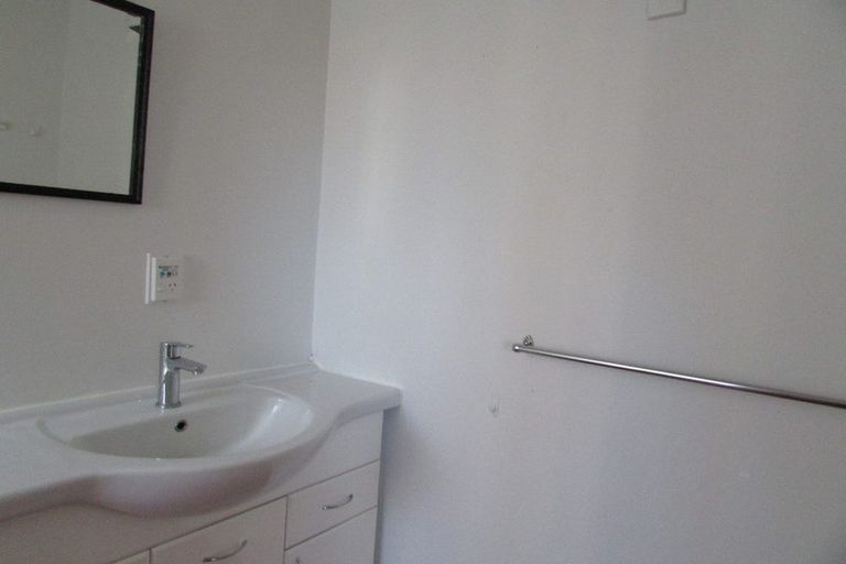 Photo of property in 2 Hawkhurst Road, Lyttelton, 8082