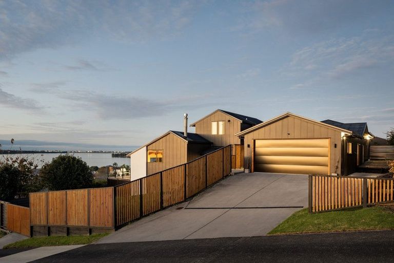 Photo of property in 2 Keam Way, Welcome Bay, Tauranga, 3112