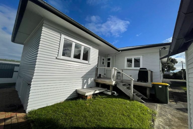 Photo of property in 20 Alberta Street, Point Chevalier, Auckland, 1022