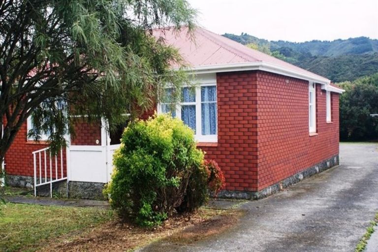 Photo of property in 39 Bledisloe Crescent, Wainuiomata, Lower Hutt, 5014