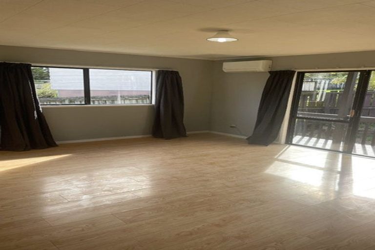 Photo of property in 89 West Harbour Drive, West Harbour, Auckland, 0618