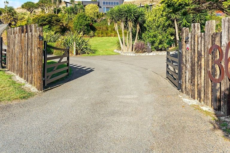 Photo of property in 36 Raukawa Road, Peka Peka, Waikanae, 5391