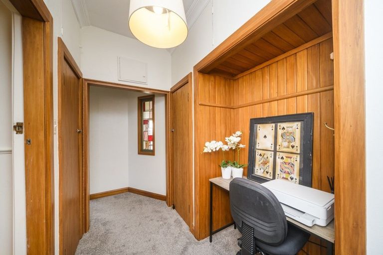 Photo of property in 32 Rangitira Avenue, Palmerston North, 4414