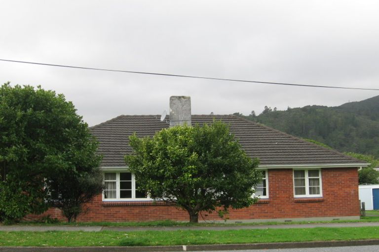 Photo of property in 14-16 Bird Grove, Stokes Valley, Lower Hutt, 5019
