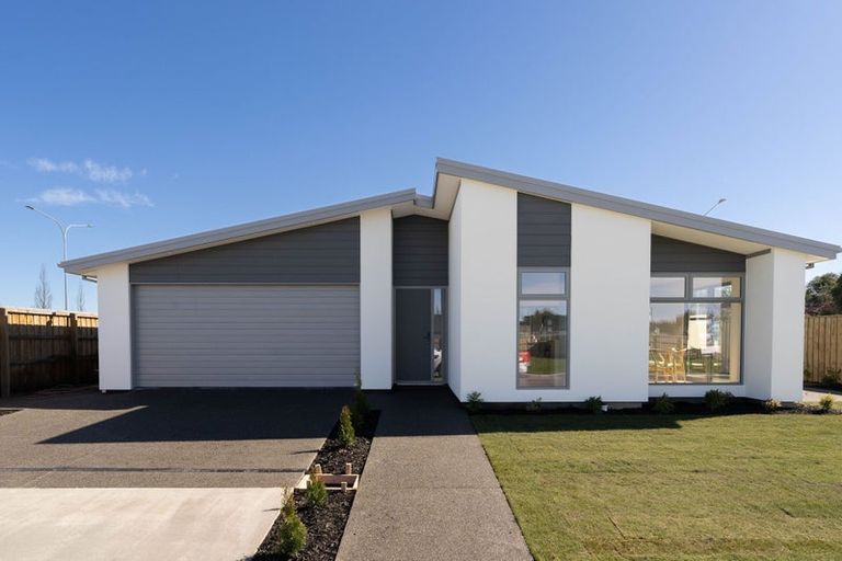 Photo of property in 39 Hanmer Crescent, Rangiora, 7400