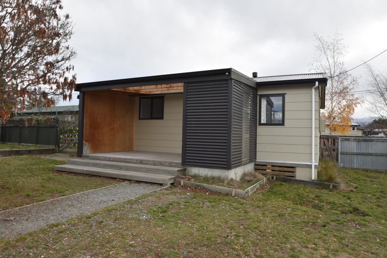 Photo of property in 18 Simons Street, Twizel, 7901