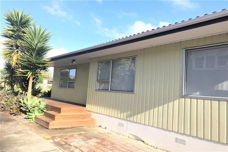 Photo of property in 1/322 Royal Road, Massey, Auckland, 0614