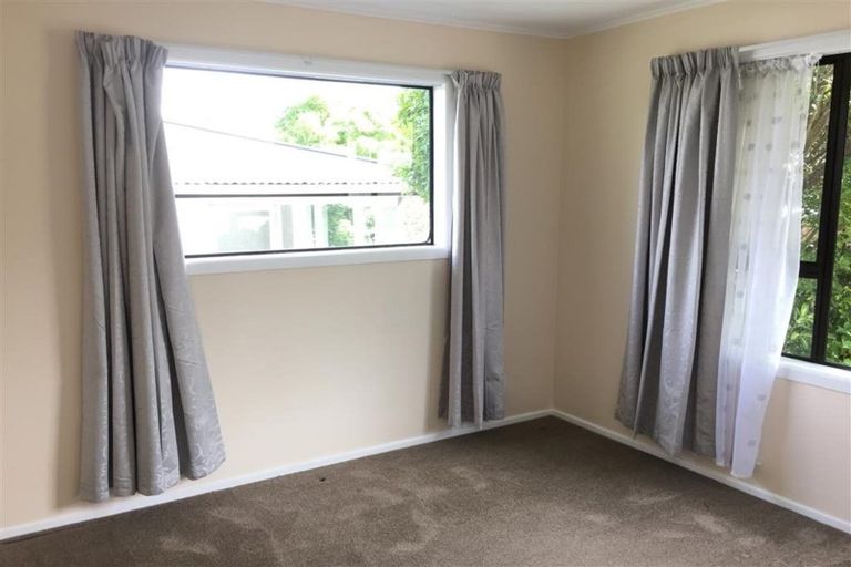 Photo of property in 1/16 Peach Road, Glenfield, Auckland, 0629