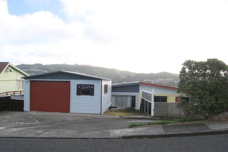 Photo of property in 2 Ceres Crescent, Johnsonville, Wellington, 6037