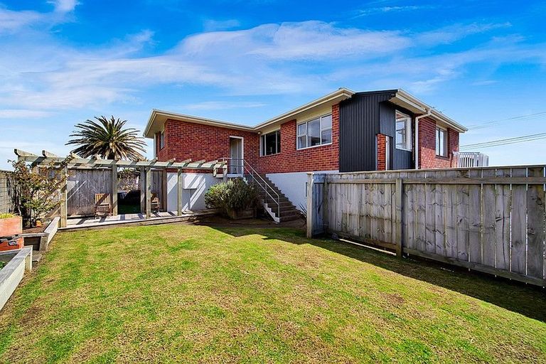 Photo of property in 1 Tiromoana Crescent, Bell Block, New Plymouth, 4312