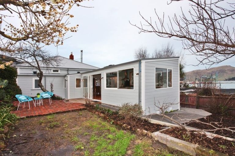 Photo of property in 5 Voelas Road, Lyttelton, 8082