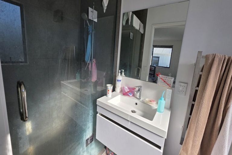 Photo of property in 15c Cessna Crescent, Mangere, Auckland, 2022