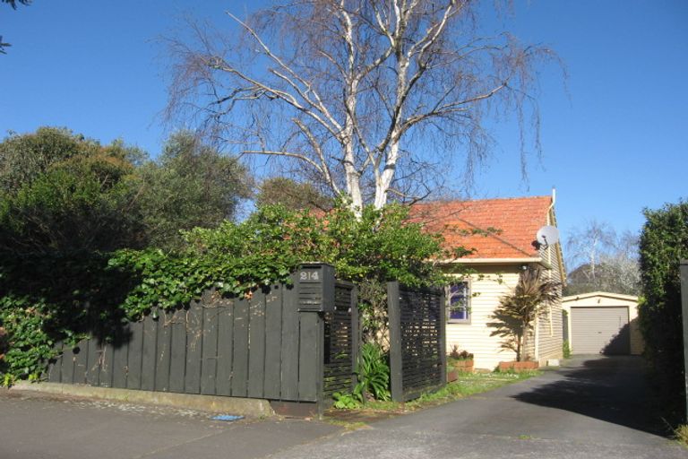 Photo of property in 214 College Street, West End, Palmerston North, 4412