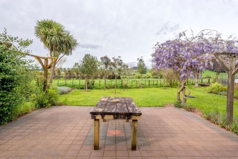 Photo of property in 33 Mokena Kohere Street, Manakau, Levin, 5573
