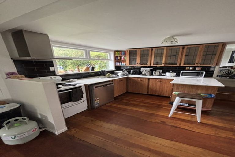 Photo of property in 107 Parkvale Road, Karori, Wellington, 6012