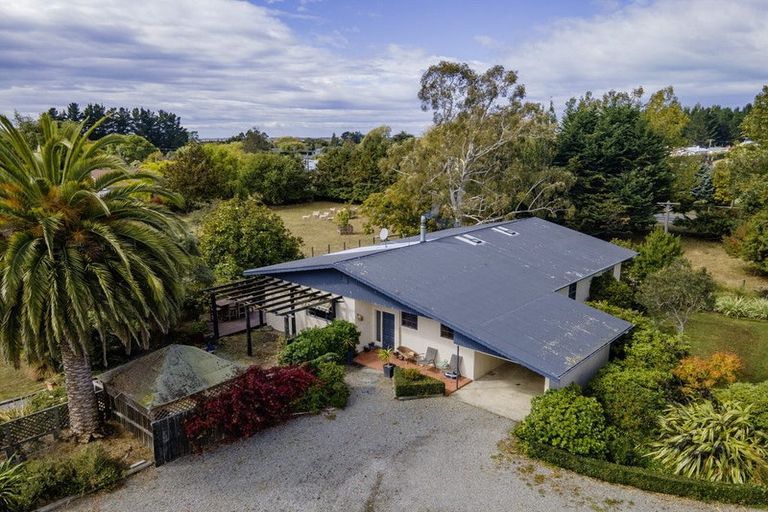 Photo of property in 72 Timaru Road, Waimate, 7924