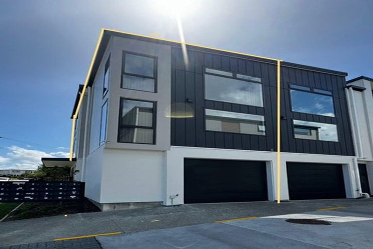 Photo of property in 1 Pukakaho Lane, Papatoetoe, Auckland, 2025