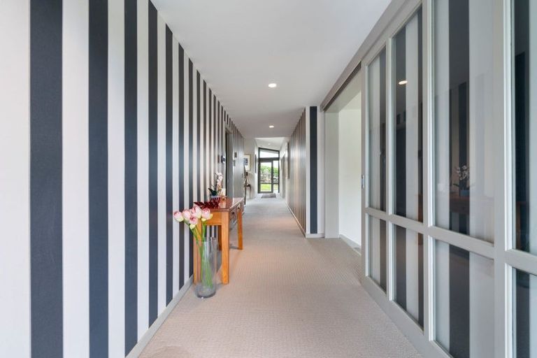 Photo of property in 33 Oram Drive, Turitea, Palmerston North, 4472