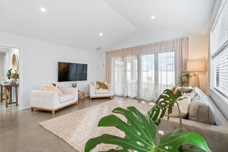 Photo of property in 24 Maturiki Drive, One Tree Point, 0118