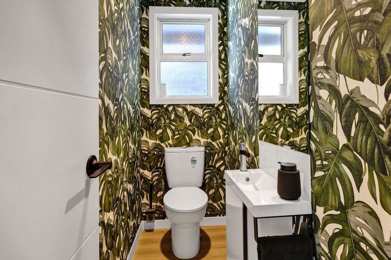 Photo of property in 12 Green Lane, Hawera, 4610